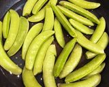 スナップエンドウ の　梅・塩昆布和え作り方1写真