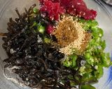 あと1品に！豆腐の上に梅塩昆布オクラ作り方1写真