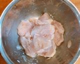柔らか〜♡鶏胸肉とオクラの柚子胡椒炒め作り方1写真