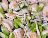 柔らか〜♡鶏胸肉とオクラの柚子胡椒炒め作り方4写真