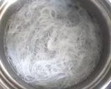 鶏手羽中と茸の汁ビーフン作り方1写真