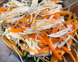 えのきとにんじんときゅうりの酢醤油和え作り方3写真