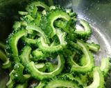 ゴーヤを茹でて醤油かけるだけ！作り方2写真