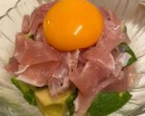 ピリ辛生ハムアボカドユッケ*+作り方4写真