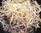台湾拉麺の素でもやしとひき肉の焼きそば作り方2写真
