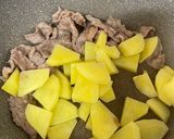 牛肉とジャガイモの焼肉カレー炒め作り方2写真