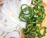 フライパンとレンジで玉ねぎとピーマンピザ作り方1写真