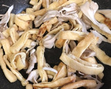 舞茸と油揚げの醤油炒め作り方2写真