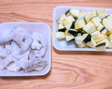 ズッキーニ＆エビのニンニク醤油バター炒め作り方1写真