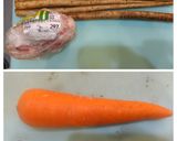 とり手羽元ごぼうニンジンの煮物作り方1写真