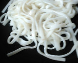 「焼うどん」用に、茹でうどんの下ごしらえ作り方6写真