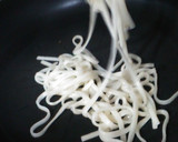 「焼うどん」用に、茹でうどんの下ごしらえ作り方7写真