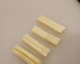 超簡単　餃子の皮でチーズスティック作り方3写真