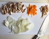 旨味!椎茸と玉ねぎと人参のお味噌汁作り方3写真