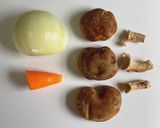 旨味!椎茸と玉ねぎと人参のお味噌汁作り方2写真