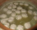 サッポロ一番塩らーめんで♪鶏団子きのこ鍋作り方1写真
