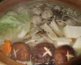サッポロ一番塩らーめんで♪鶏団子きのこ鍋作り方2写真