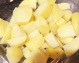 豚こまとポテトのハニーマスタード炒め作り方1写真