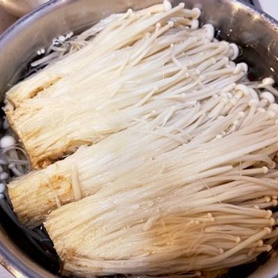 激辛えのき「You Tubeで話題」 by みいちゃん食堂 【クックパッド