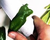 簡単！ピーマンのタネとり作り方1写真