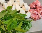 豚肉と蕪とセリの味噌汁♡作り方1写真