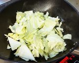 豚ロース生姜焼きにざく切りキャベツ丼。作り方1写真