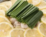 夏こそ食べたい！さっぱり塩レモンもつ鍋作り方5写真