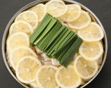 夏こそ食べたい！さっぱり塩レモンもつ鍋作り方6写真