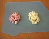 わかめ＋かにカマ＋チーズのおにぎり～♪作り方1写真
