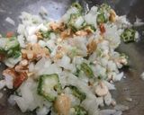 切って混ぜるだけ☆　トマトとナッツサラダ作り方1写真