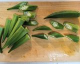 夏バテ防止！ワンパン豚オクラにんにく炒め作り方1写真