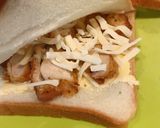 フライドチキン挟んだ、チーズホットサンド作り方3写真