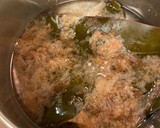 出汁をとった後の昆布と鰹節で煮た鶏肉作り方1写真