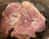 出汁をとった後の昆布と鰹節で煮た鶏肉作り方2写真