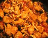 秋鮭としめじ♪魅惑の中華チリソースパスタ作り方3写真