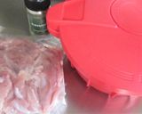 レンジ用圧力鍋で、鶏もも肉の塩胡椒煮作り方1写真