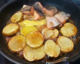 鮭とじゃがいものめんつゆバター照り焼き作り方4写真