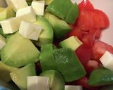 アボカドとトマトのオリーブオイル醤油和え作り方1写真