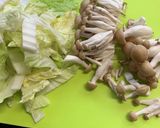 白菜としめじとカニカマのごま和え作り方1写真