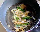 餃子の皮とわかめ・揚げ玉のスープ作り方3写真