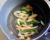 餃子の皮とわかめ・揚げ玉のスープ作り方3写真
