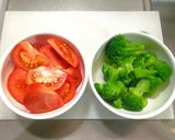 簡単◎トマトとブロッコリーに卵の炒め物作り方1写真