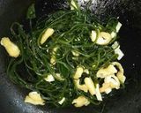 簡単！水昆布と油揚げの炒め物♪作り方2写真