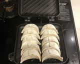 ホットサンドメーカーで両面焼き餃子作り方2写真