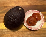 さっぱり美味しいアボカドと梅干しの和え物作り方1写真