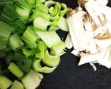 チンゲン菜とキノコ類のマヨポン炒め作り方1写真