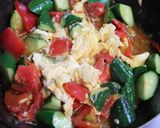 美味♪箸が止まらない♪卵と夏野菜の炒め物作り方5写真