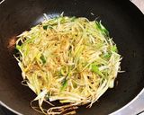 ネギ油が芳ばしい〜♪中華風鶏あえソバ！作り方4写真