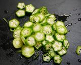 免疫アップ！オクラとぶなしめじのお味噌汁作り方1写真