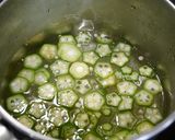 免疫アップ！オクラとぶなしめじのお味噌汁作り方2写真